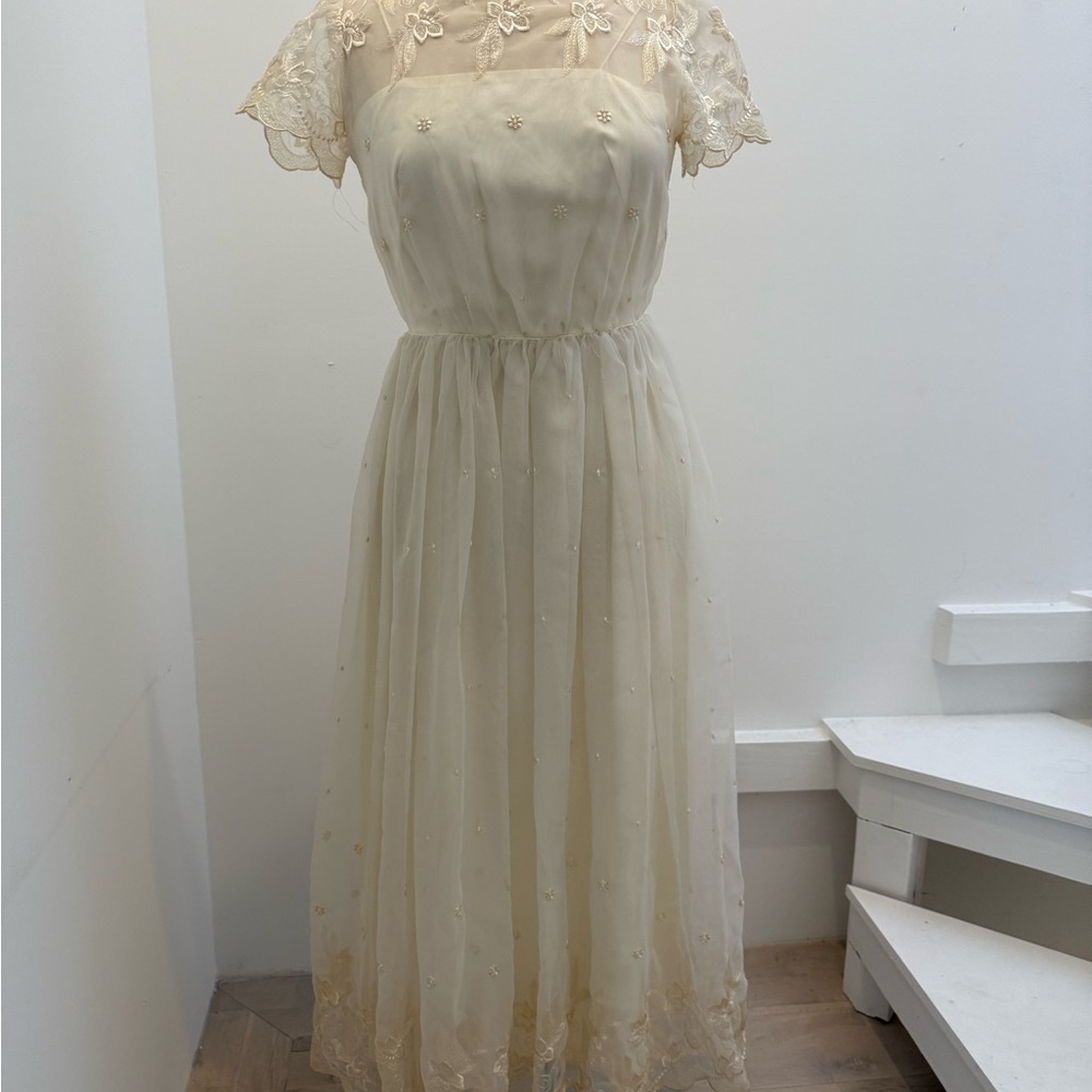Elegant Vintage Lace Dress